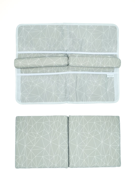 Elbow Rest and Kneeler Pad for Baby Bath time in neutral geometric grey free standing bathtub