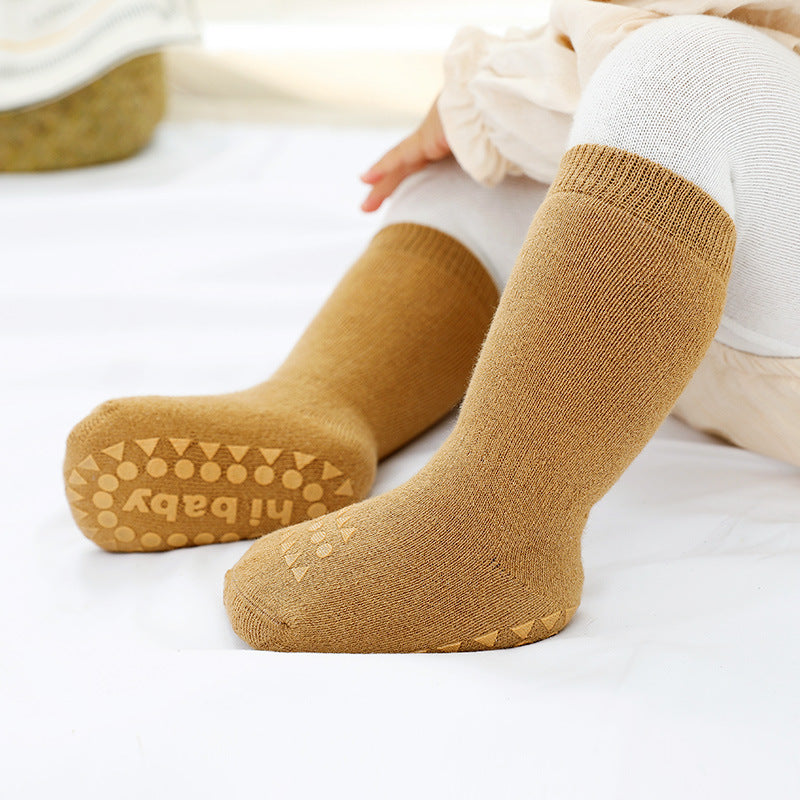 baby wearing non slip socks