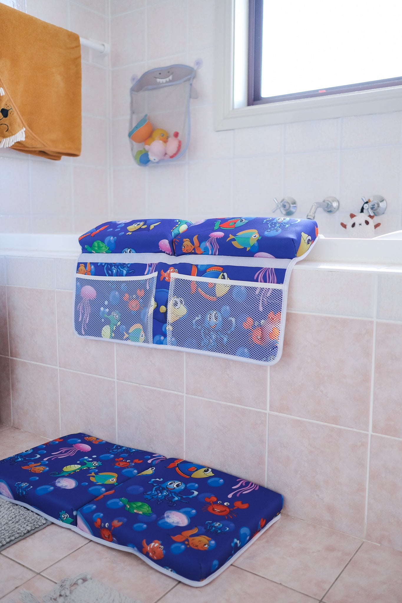 Baby bath kneeler and elbow pads for baby bath time - baby essential bath item