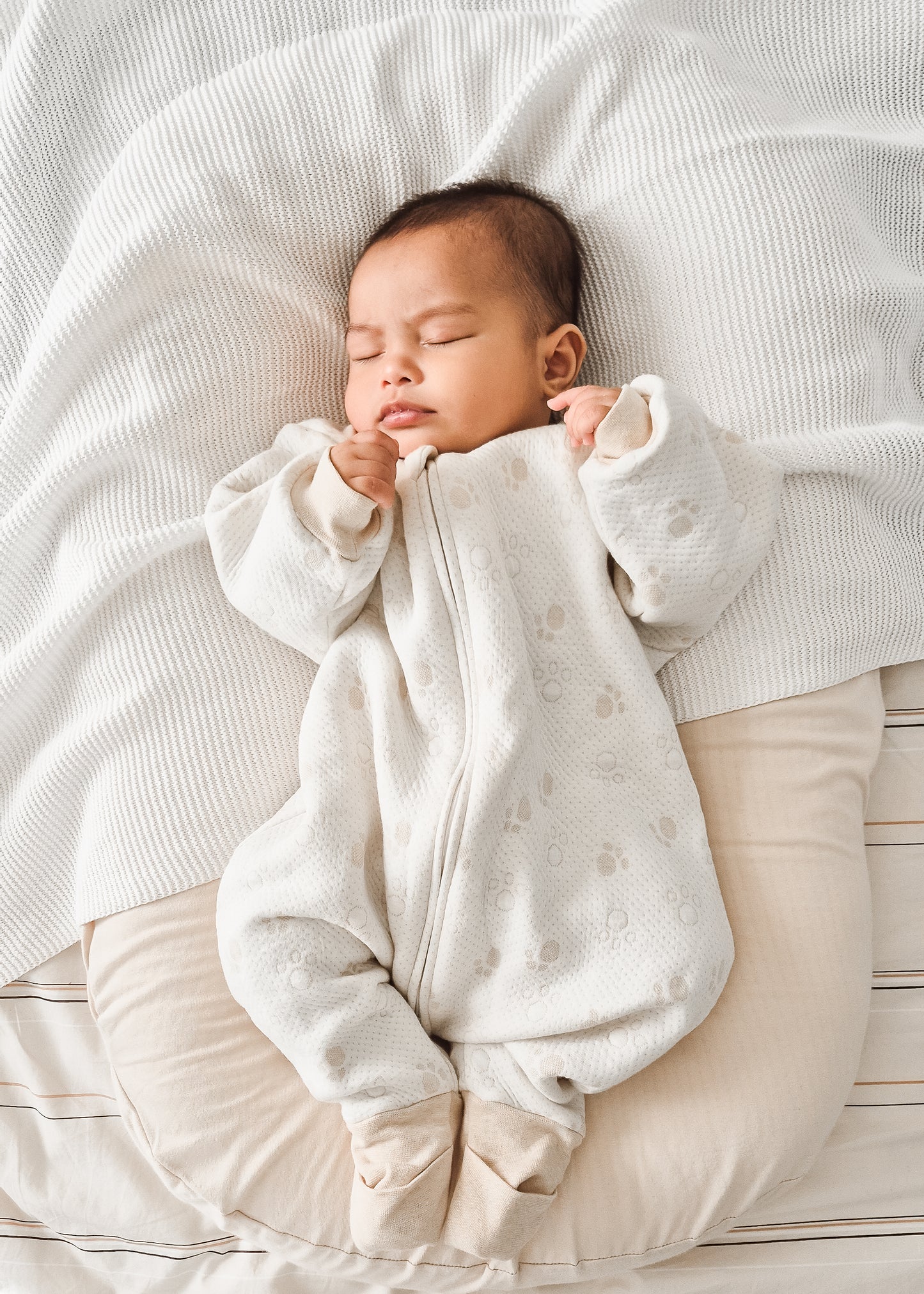 Heritage Sleep Suit - Paws (0.8 TOG)