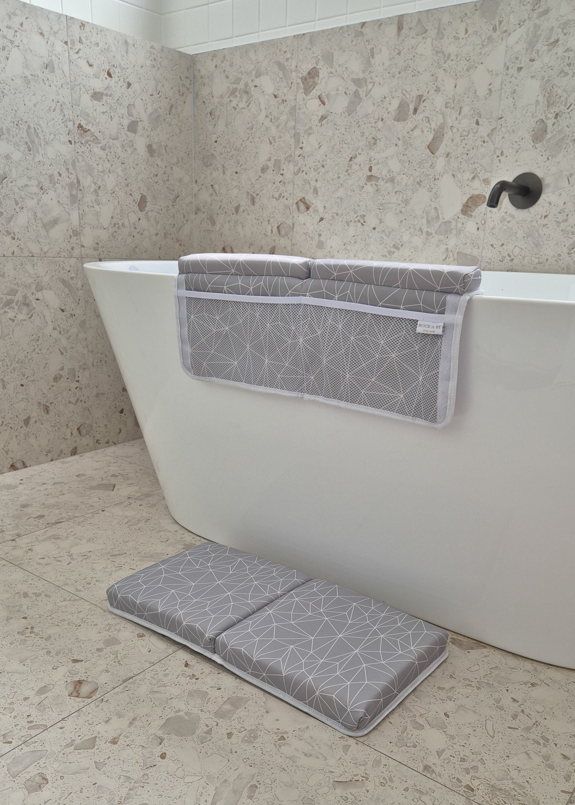 Elbow Rest and Kneeler Set for freestanding bathtubs and narrow edge in grey