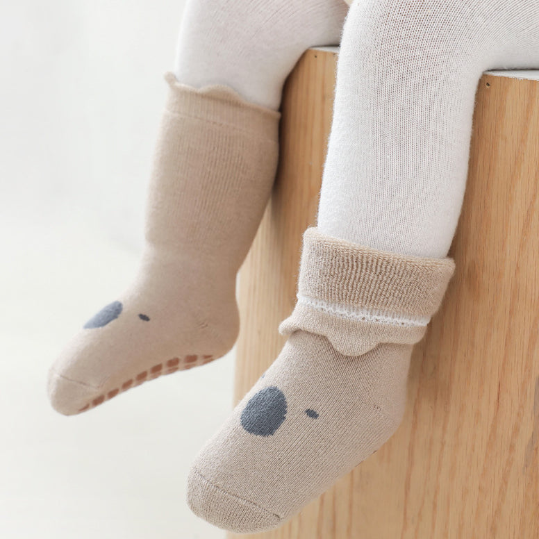 baby legs wearing non slip socks